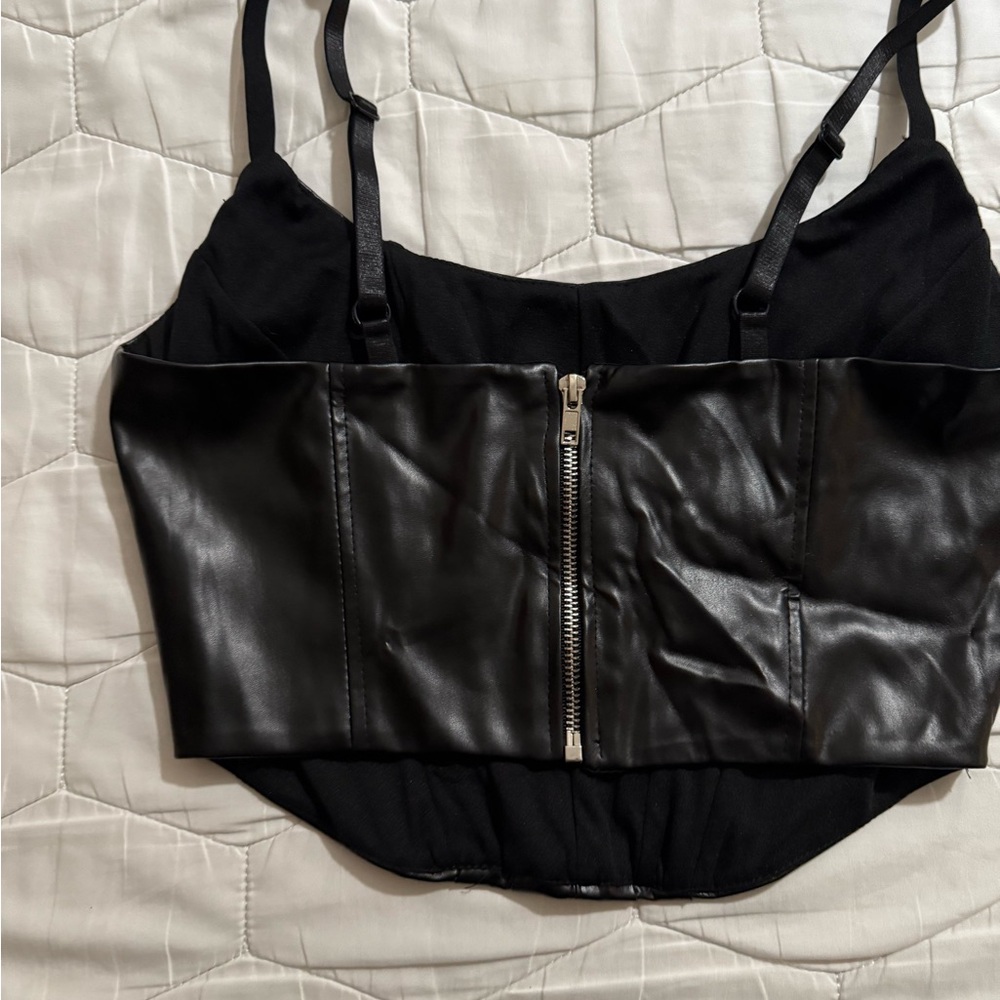 Elegant Black Crop Top with Silver Detailing - Picture 4 of 5